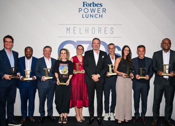 Antonio Camarotti, CEO da Forbes Brasil, com os Melhores CEOs do Brasil