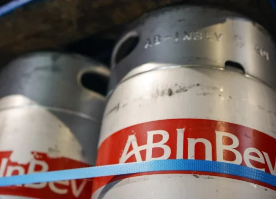 Barris de cerveja no depósito de distribuição da AB Inbev em Leuven, Bélgica